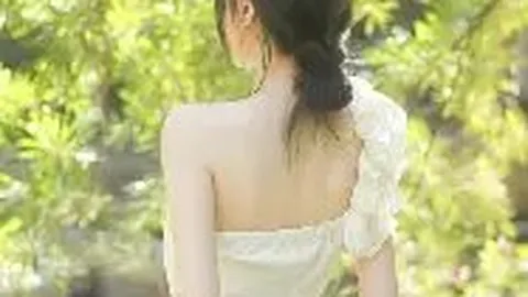 张小斐荣获金鸡影后殊荣，晒奖杯美照感恩支持者