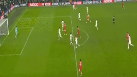 冰城少年逐梦绿茵：职业高中球员的奇幻足球之旅